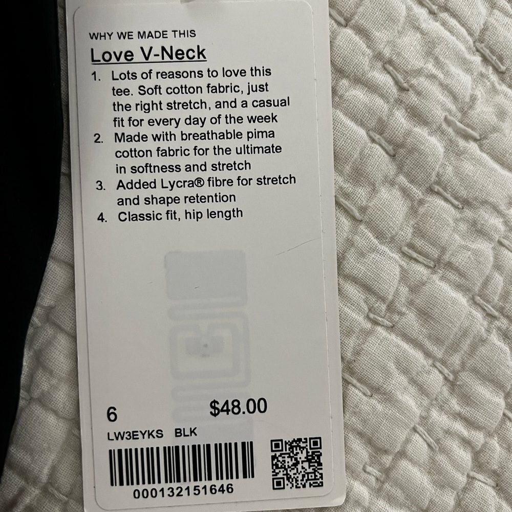 Lululemon NWT black v neck top size 6